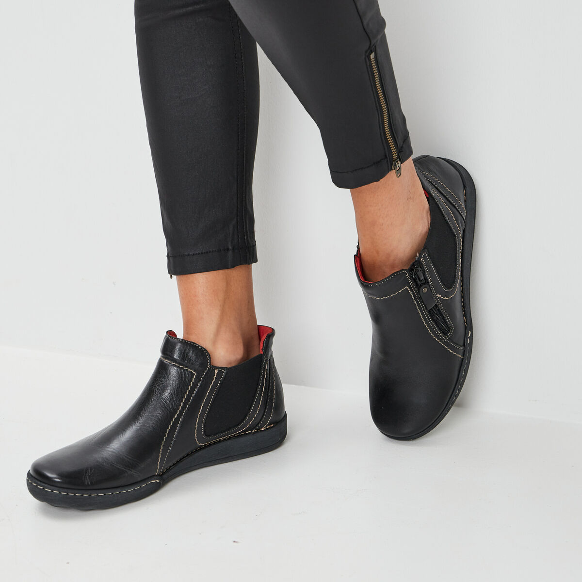 Bottines en cuir noir femme