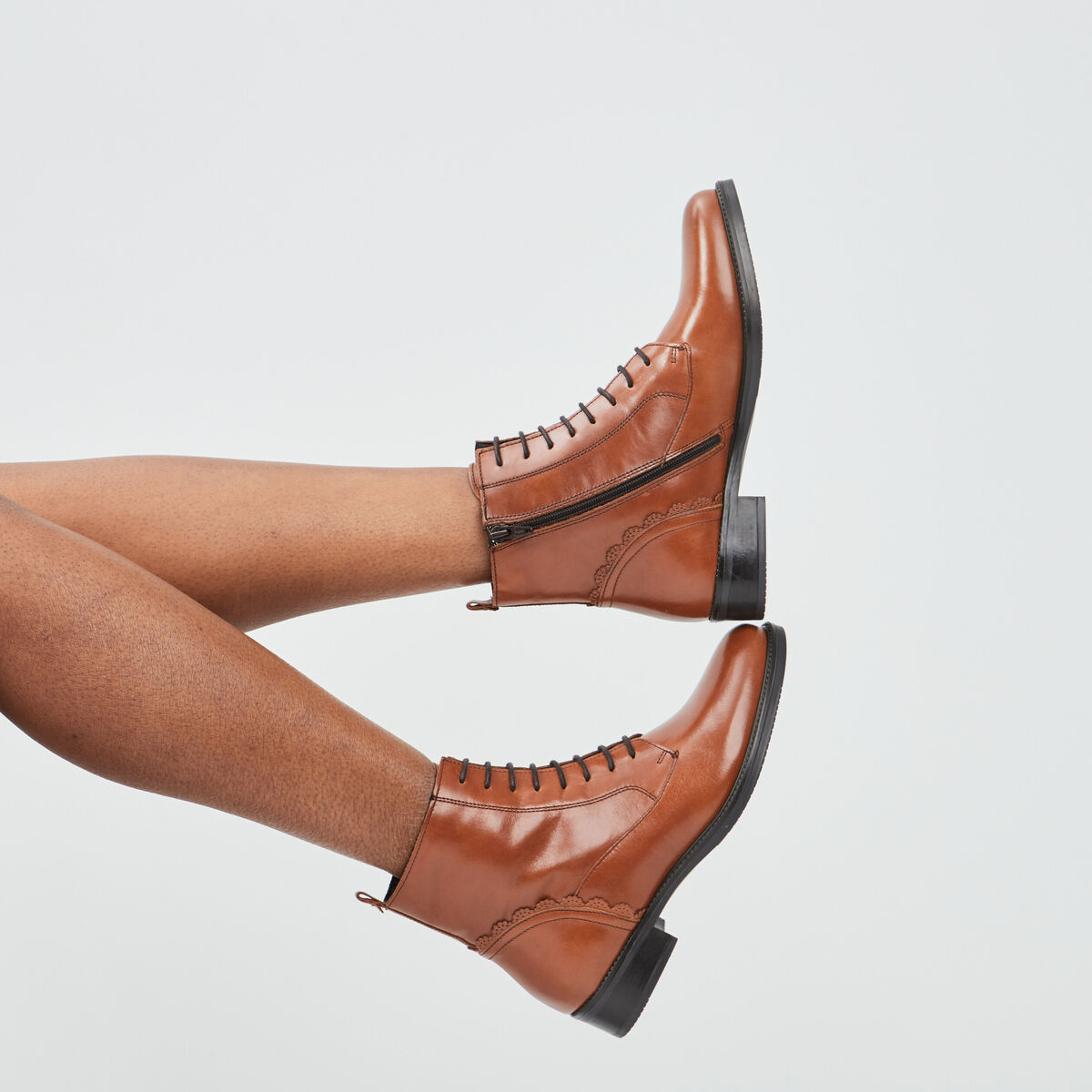 Bottines en cuir zipp&eacute;es marron femme