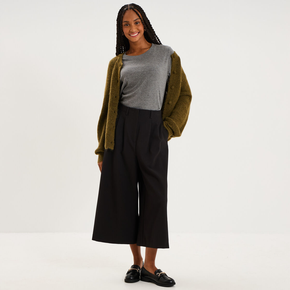 Gilet cardigan col rond boutonn&eacute; vert olive femme