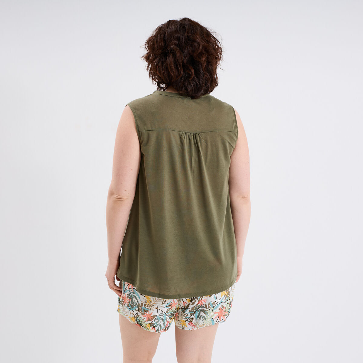 Blouse ajustée col tunisien vert kaki femme grande taille