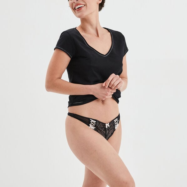 string en dentelle noir femme String en dentelle noir femme