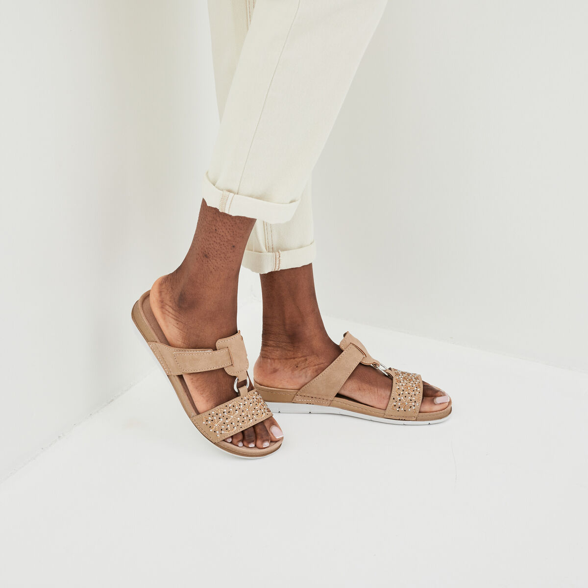Mules compens&eacute;es en cuir Confortissimo sable femme