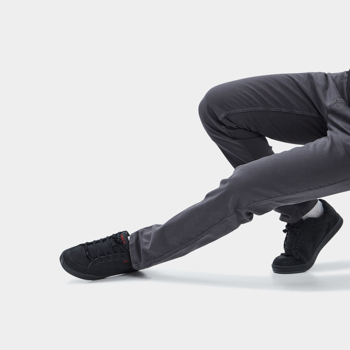 Tennis à lacets bout rond noir homme