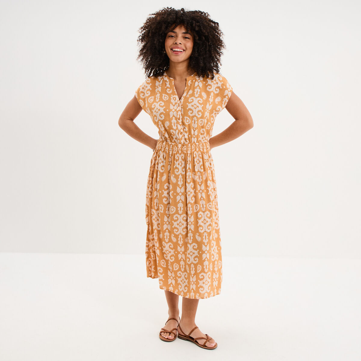 Robe longue cr&eacute;pon col tunisien jaune ocre femme
