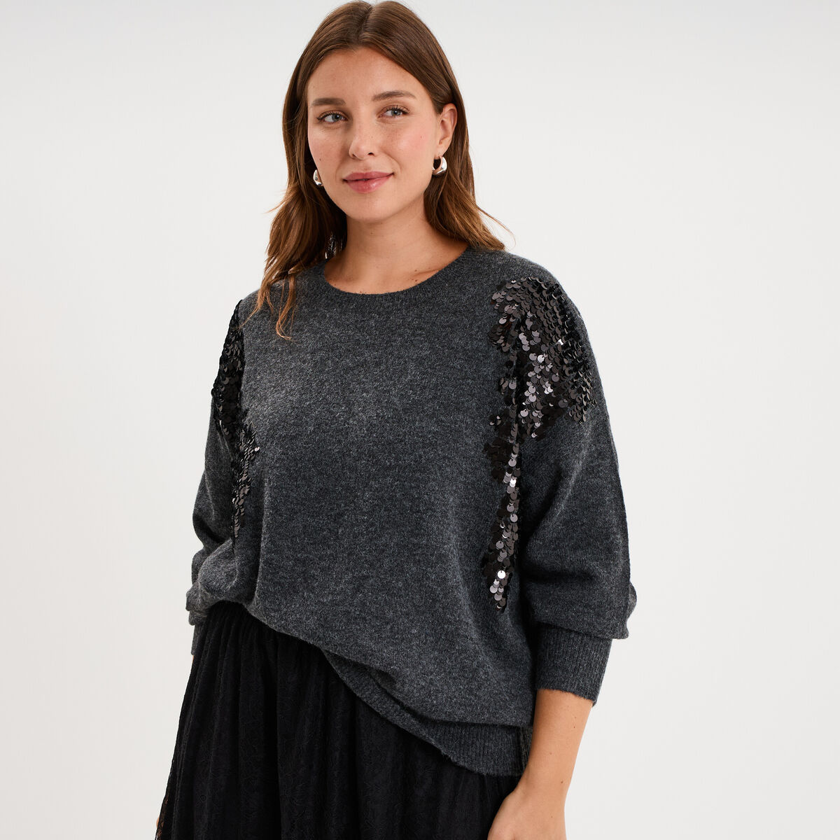 Pull &agrave; paillettes gris fonc&eacute; femme grande taille