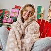 Poncho plaid effet polaire &agrave; capuche rose poudr&eacute;e femme