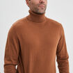 Pull avec col roul&eacute; camel homme
