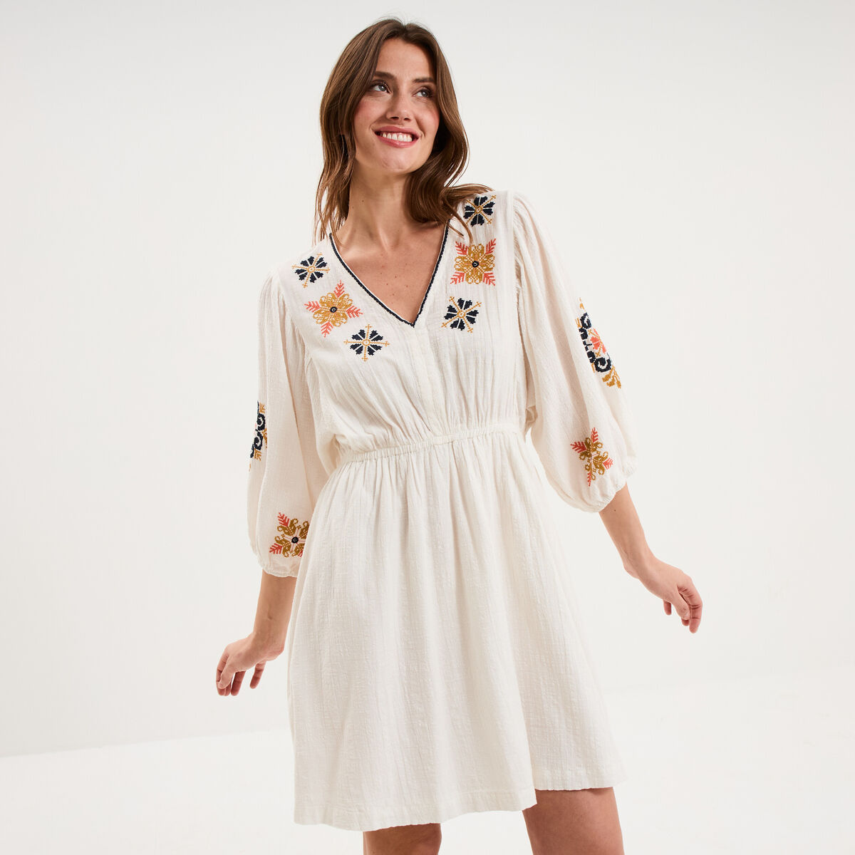 Robe courte brod&eacute;e taille &eacute;lastiqu&eacute;e ecru femme