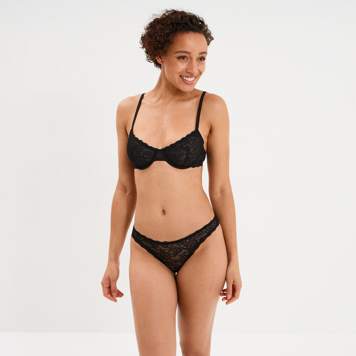 Tanga en dentelle doublure coton noir femme