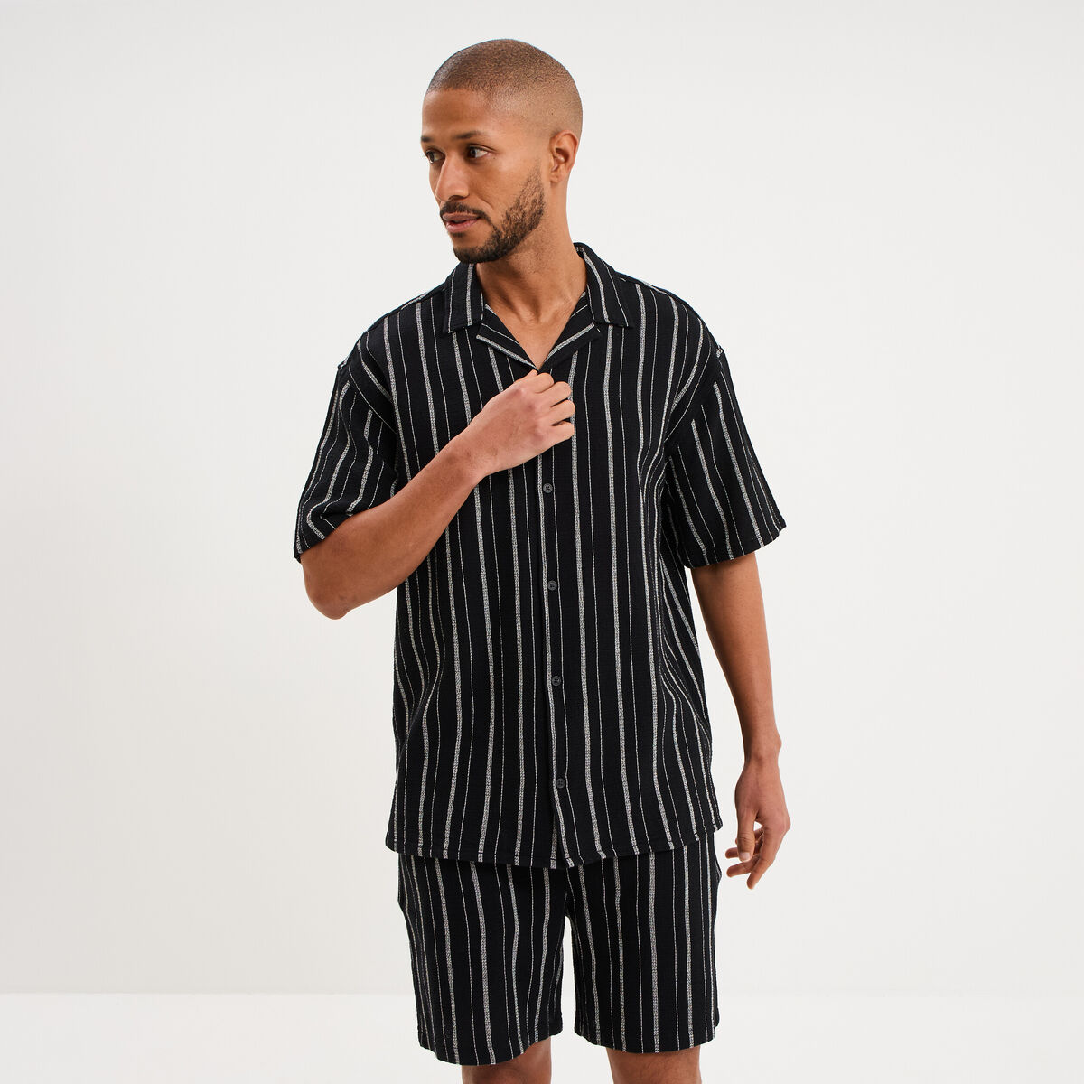 Chemise col cubain manches courtes coton noir homme