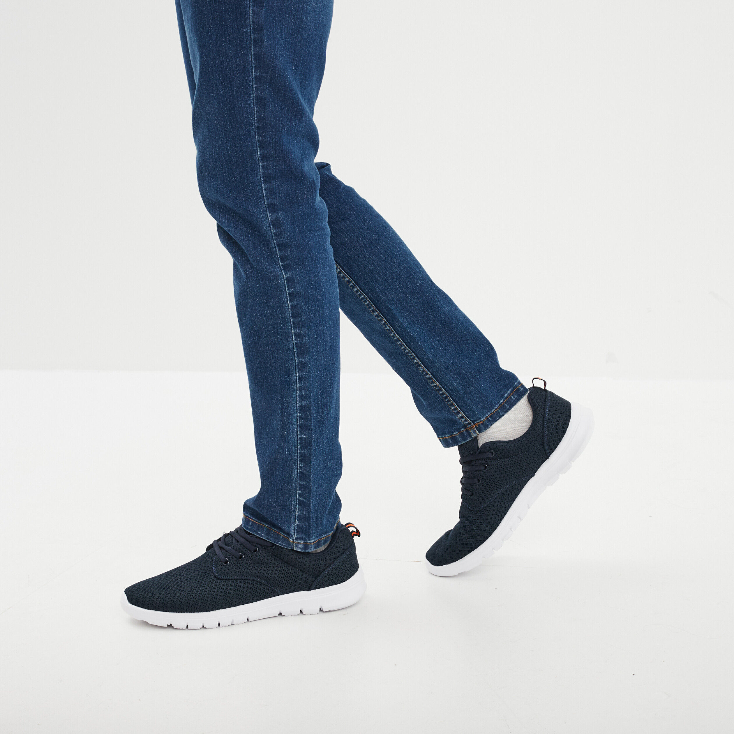Baskets plates running crantées bleu marine homme