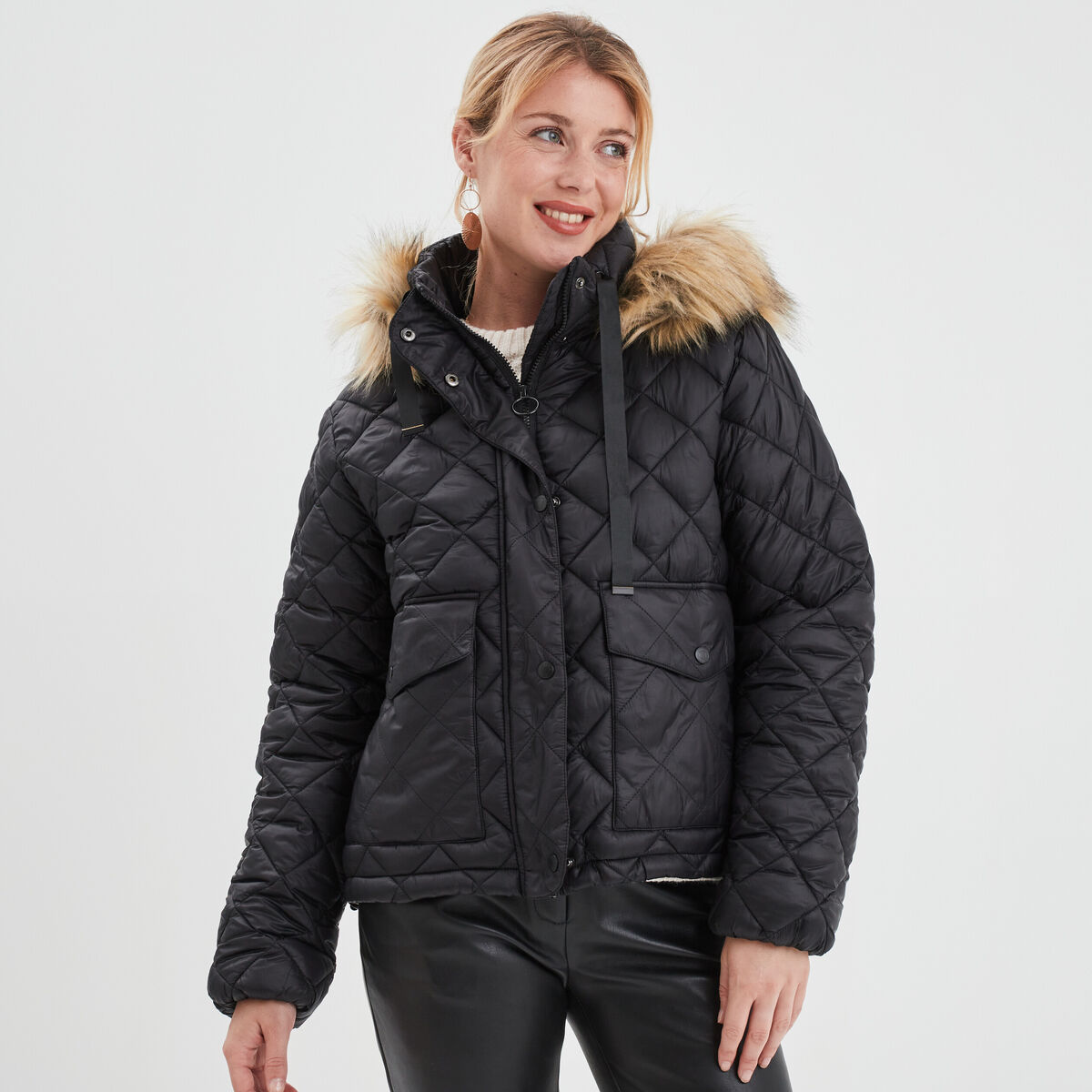 Doudoune matelassée à capuche fourrure noir femme