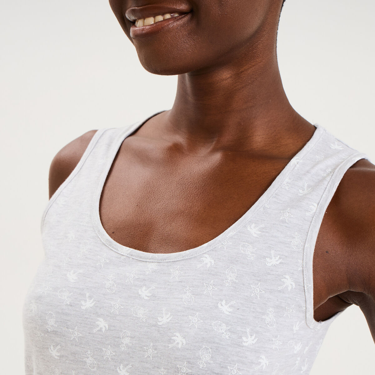Chemise de nuit sans manches gris clair femme