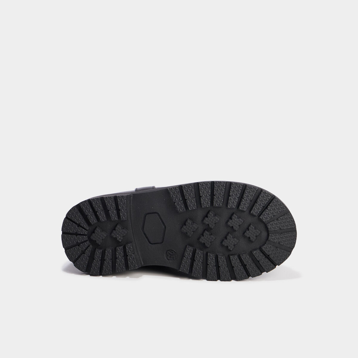 Bottines crantées avec clous coeurs noir fille