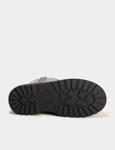 Boots crantées avec clous coeurs noir fille