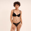 Tanga en dentelle avec bord festonn&eacute; noir femme