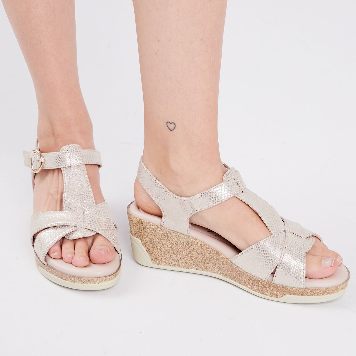 Sandales compensées en cuir pied large sable femme