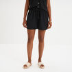 Short droit effet gauffré noir femme
