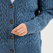 Gilet ajust&eacute; col en V avec torsades bleu femme