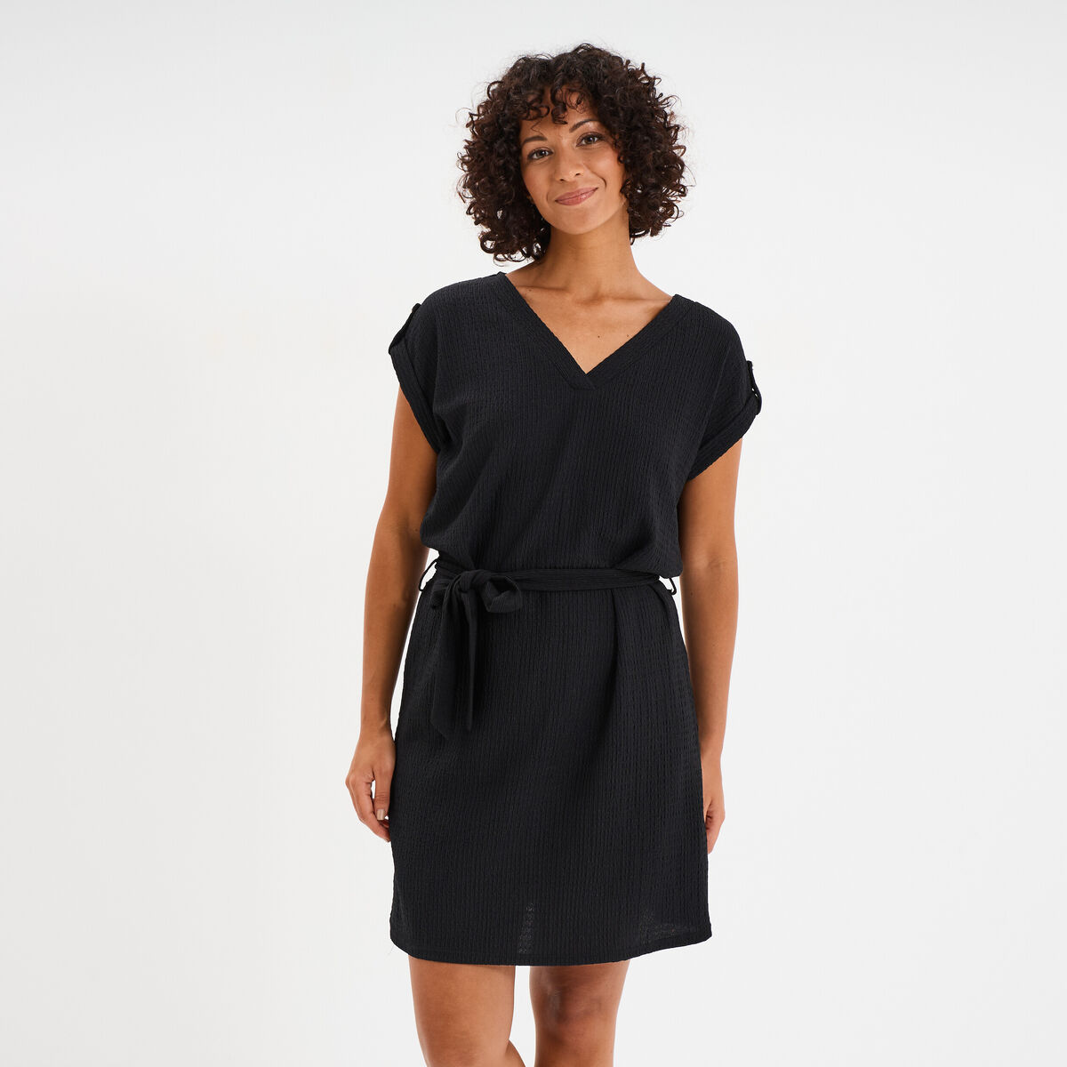 Robe effet gaufré manches courtes noir femme