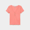 T-shirt ajust&eacute; col en V avec boutons vieux rose femme
