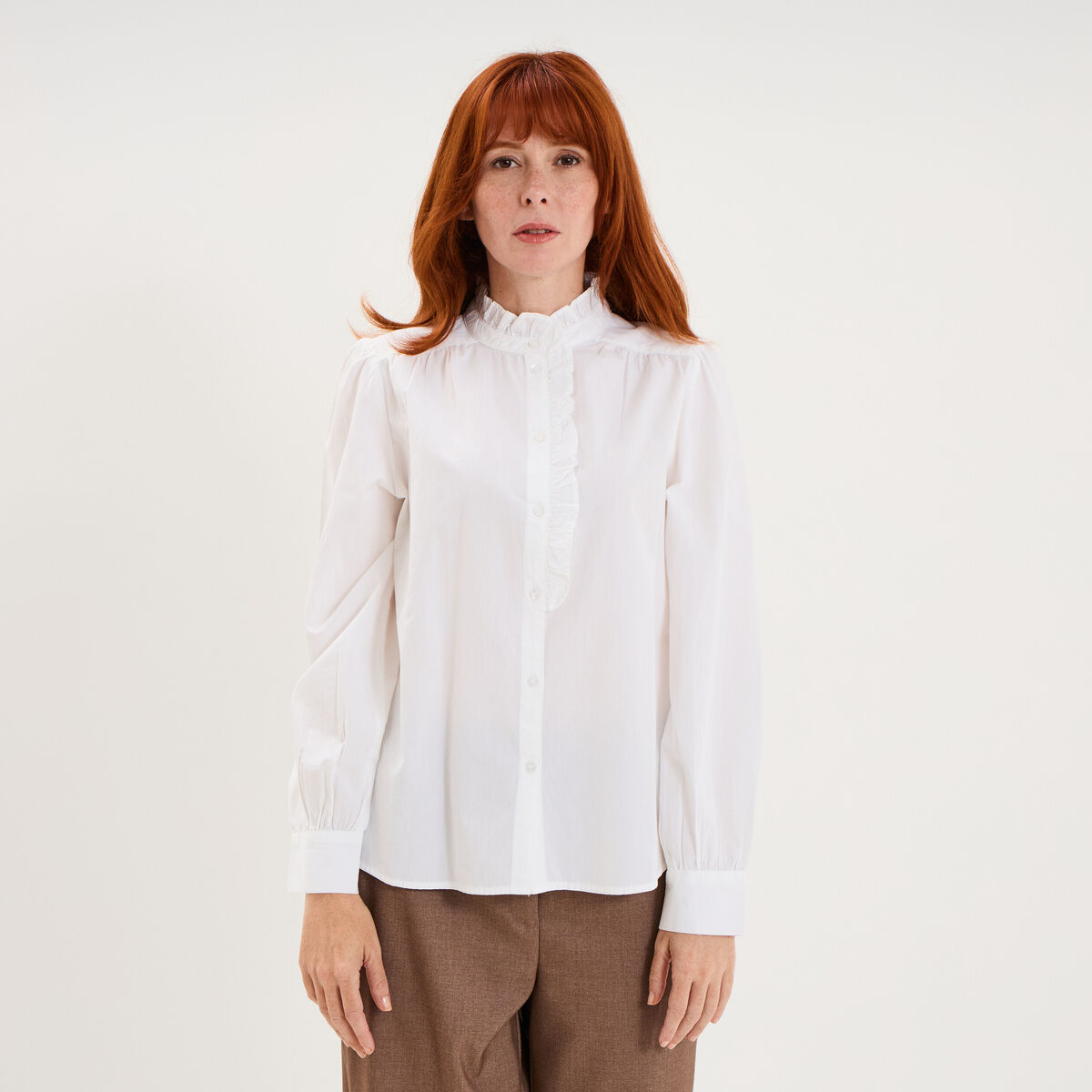 Blouse col montant &agrave; volants coton blanc femme