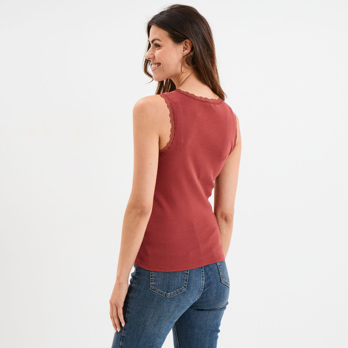 D&eacute;bardeur coton bords dentelle rouge fonc&eacute; femme
