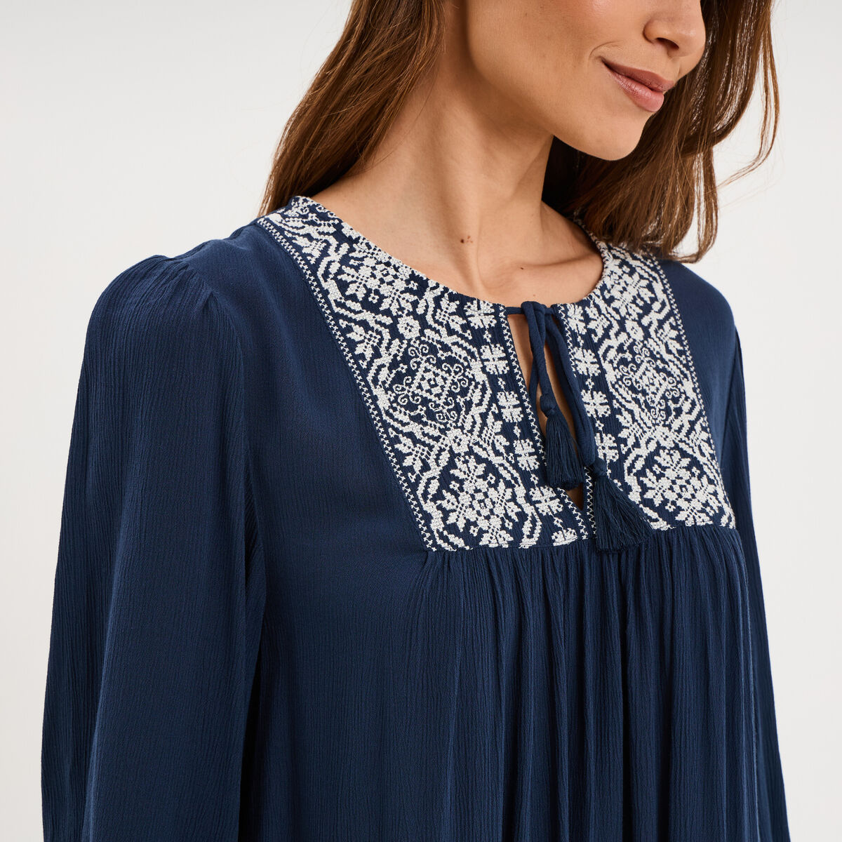 Robe fluide brod&eacute;e manches 3/4 bleu marine femme