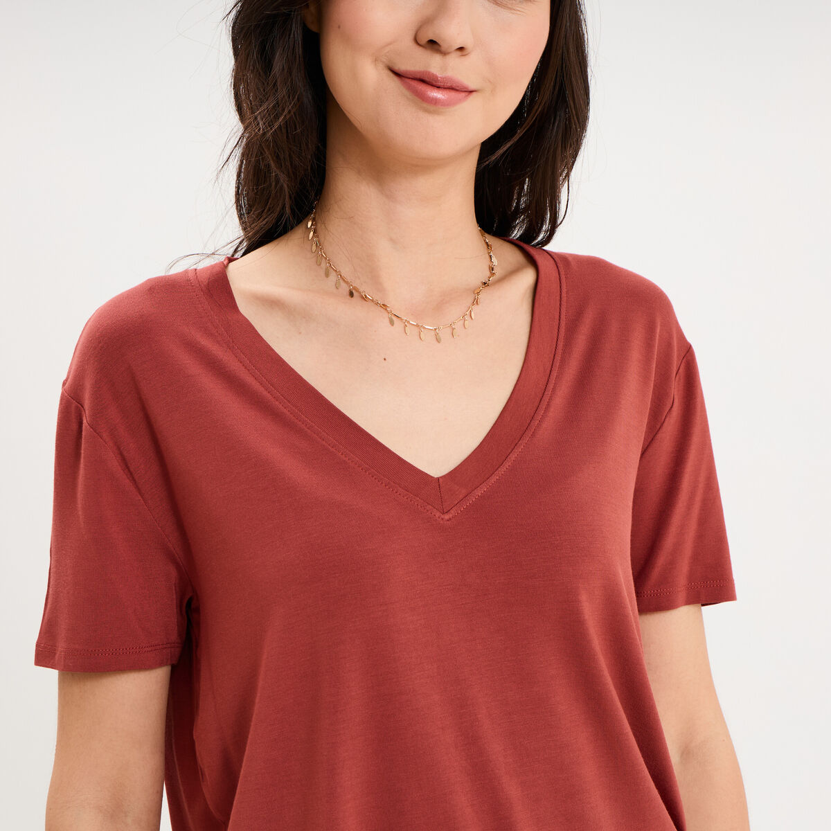 T-shirt fluide col en V manches courtes rouge fonc&eacute; femme