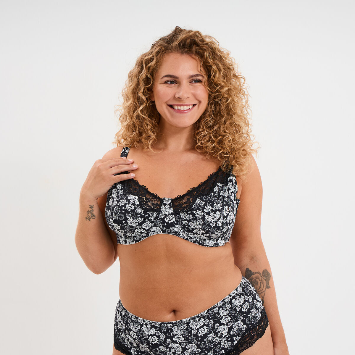 Soutien-gorge corbeille microfibre noir femme grande taille