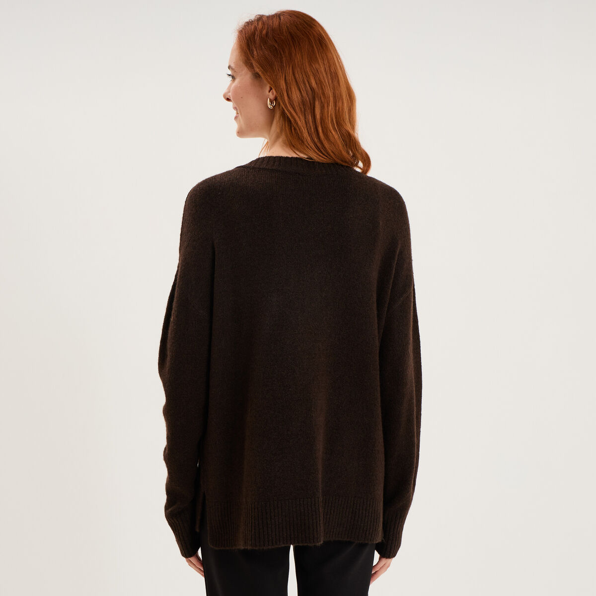 Pull col en V manches longues marron fonc&eacute; femme