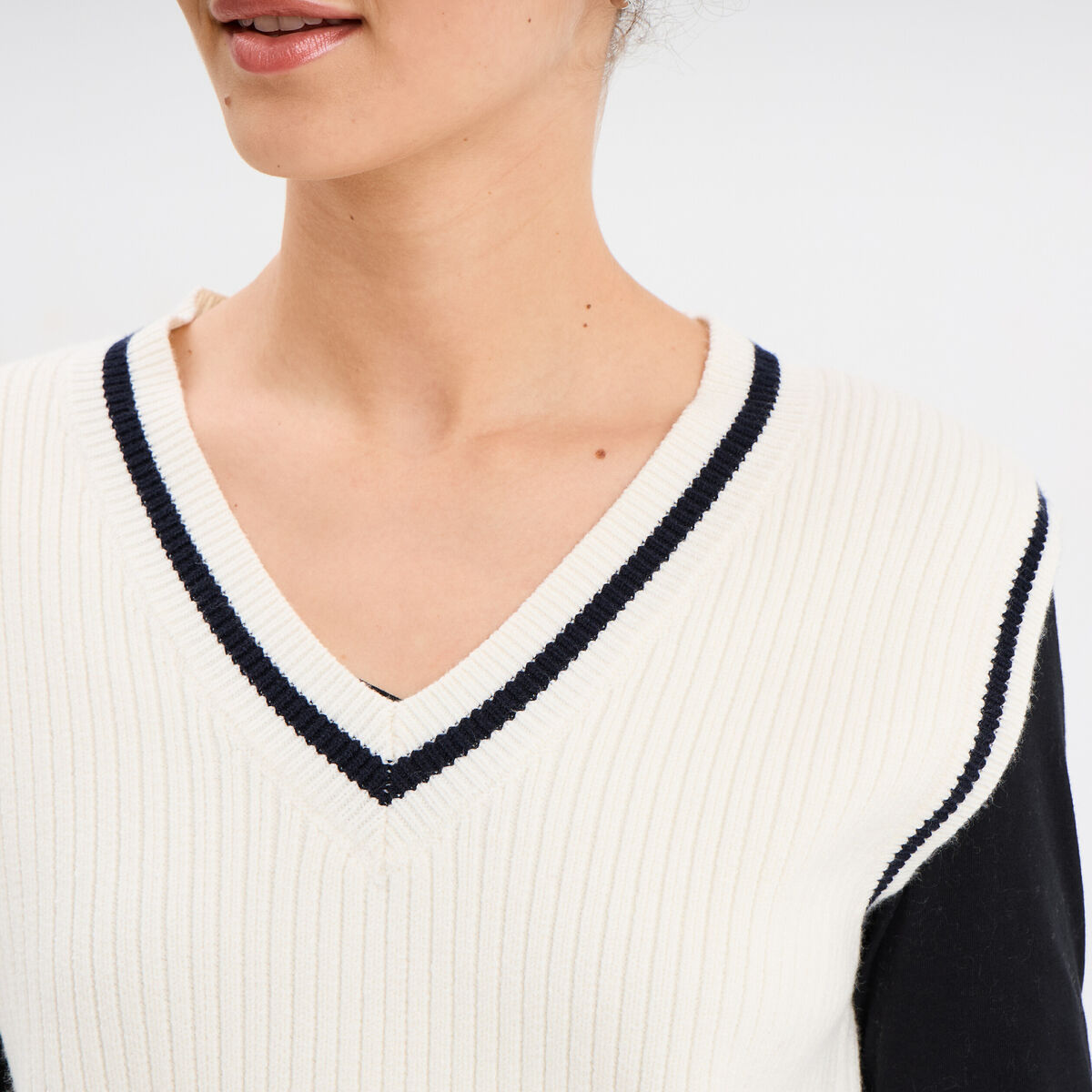 Pull sans manches col en V blanc femme