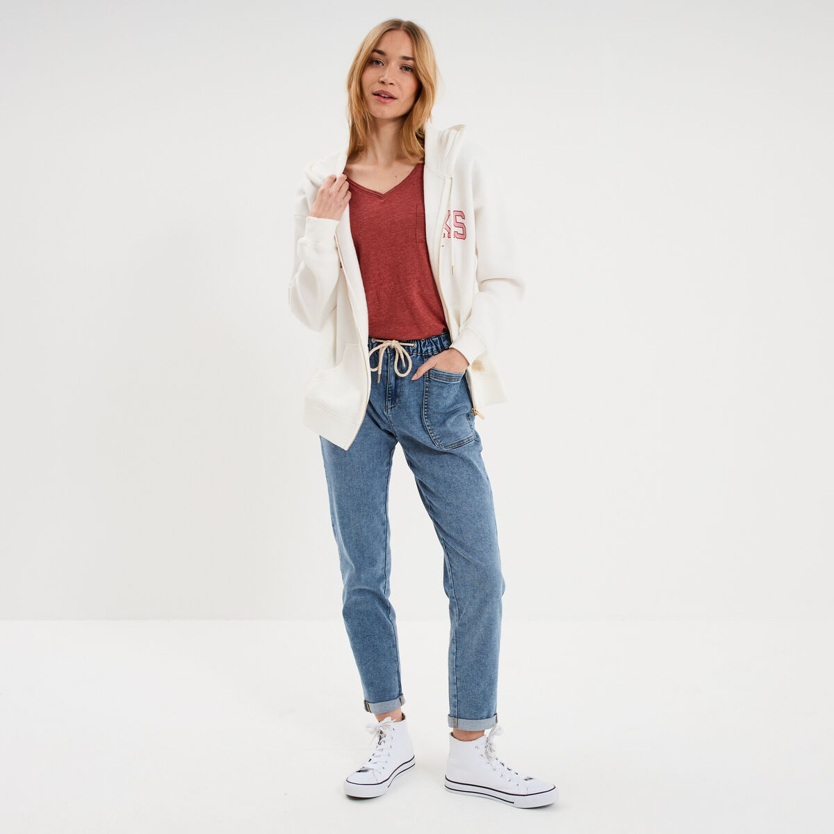 T-shirt col v poche poitrine rouge fonc&eacute; femme