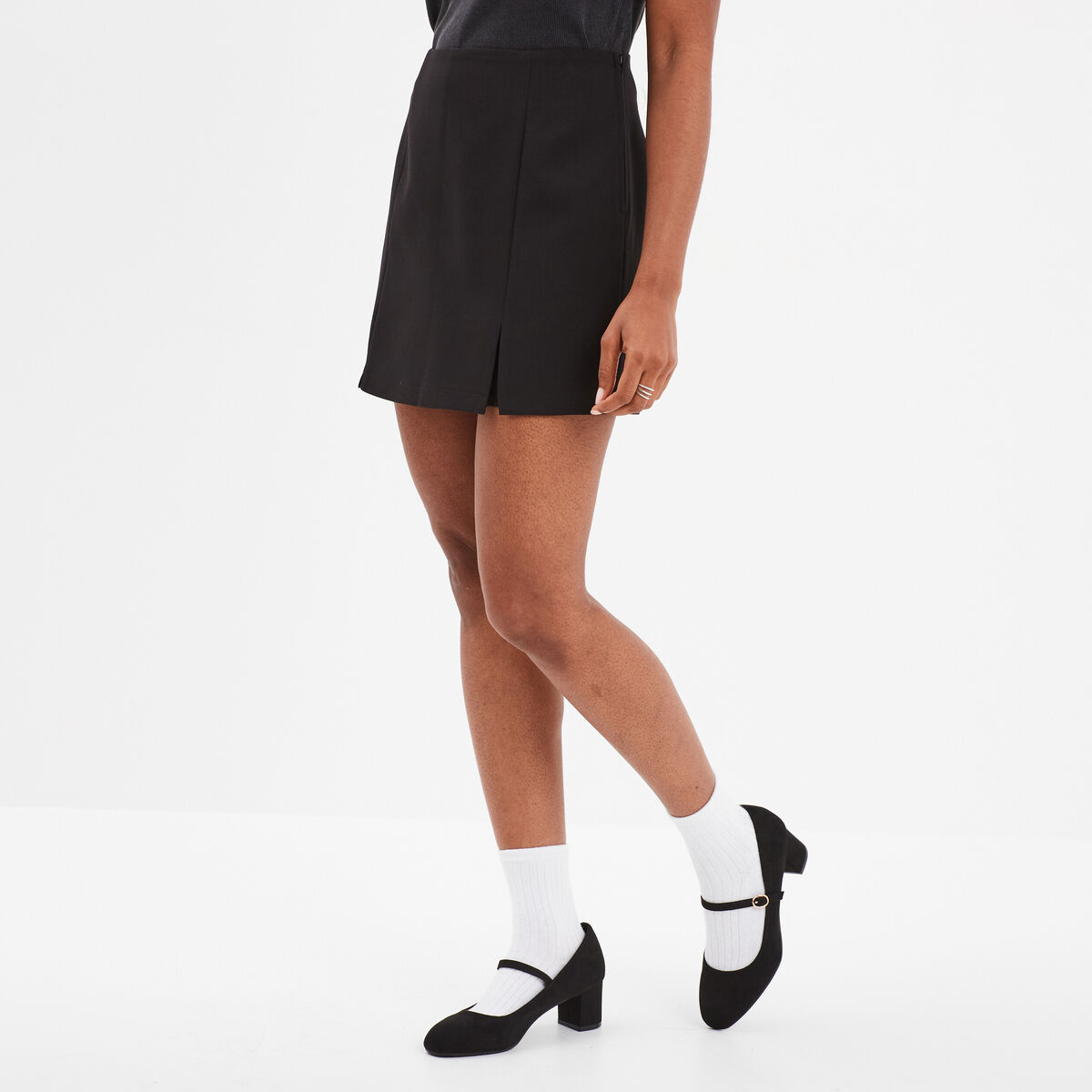 Jupe-short courte droite zipp&eacute;e noir femme