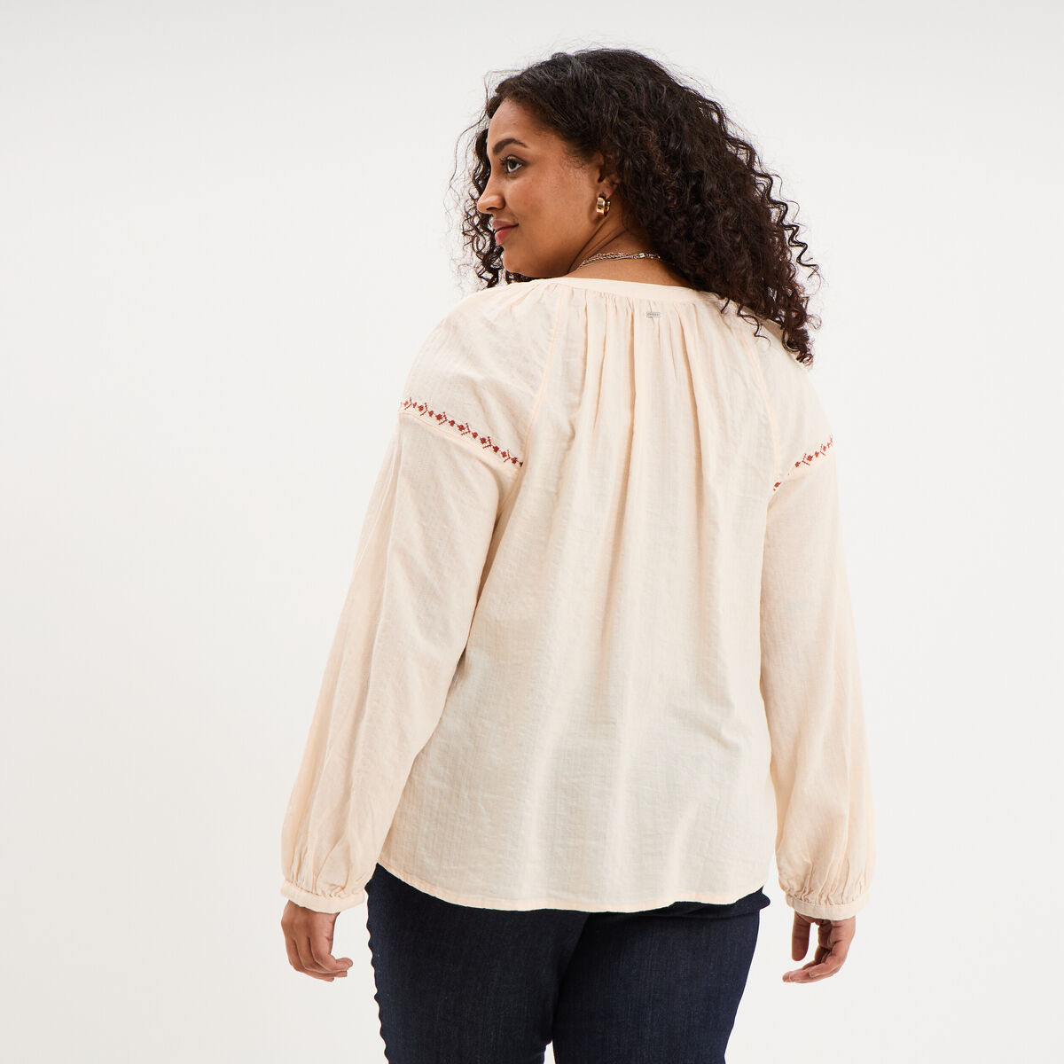 Blouse brod&eacute;e manches longues coton beige femme grande taille