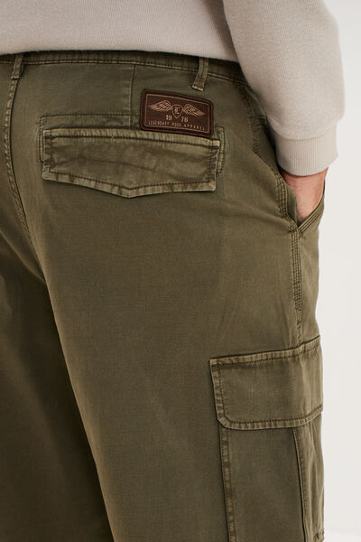 Pantalon cargo large avec poches c&ocirc;t&eacute;s vert kaki homme
