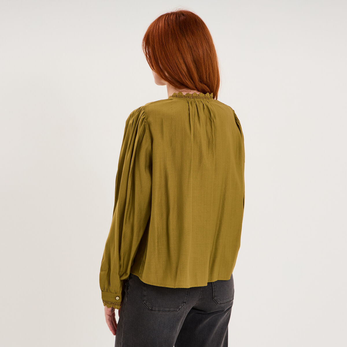 Blouse manches longues col dentelle vert olive femme