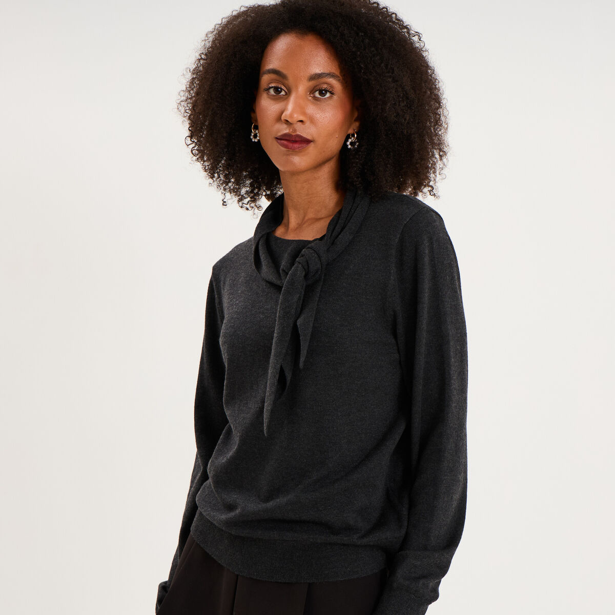 Pull fin col &eacute;charpe manches longues gris fonc&eacute; femme