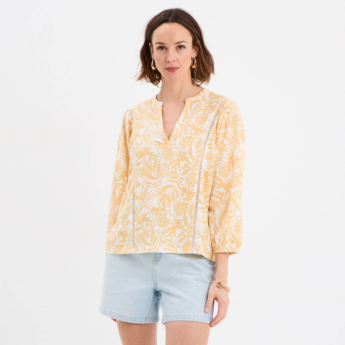 Blouse ajour&eacute;e manches 3/4 col en V ecru femme