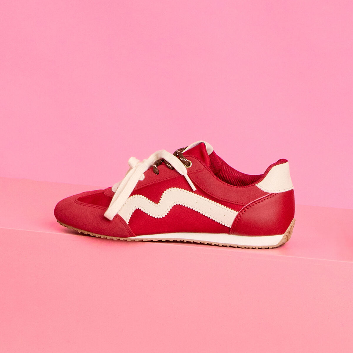 Baskets &agrave; lacets doubles semelle fine rouge femme