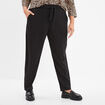 Pantalon cigarette ceintur&eacute; effet cr&ecirc;pe noir femme grande taille