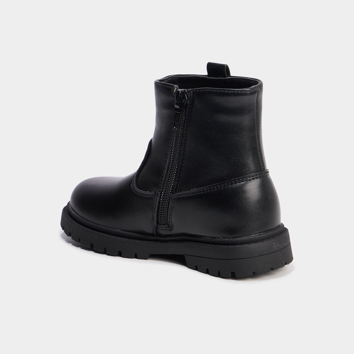 Bottines crantées avec clous coeurs noir fille