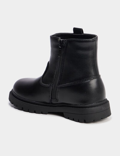Bottines crantées avec clous coeurs noir fille