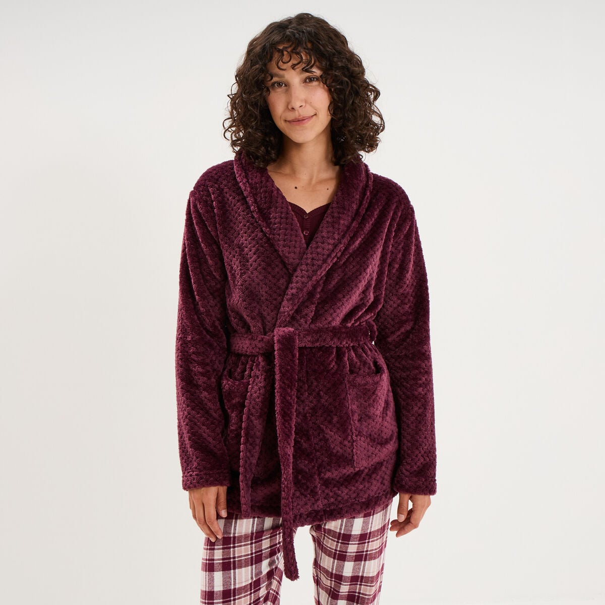 Peignoir mi-long effet polaire ceintur&eacute; prune femme