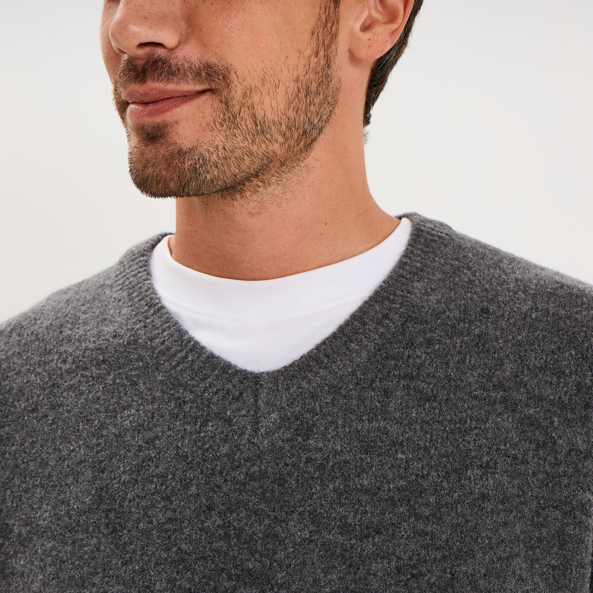 Pull droit col en V manches longues gris homme