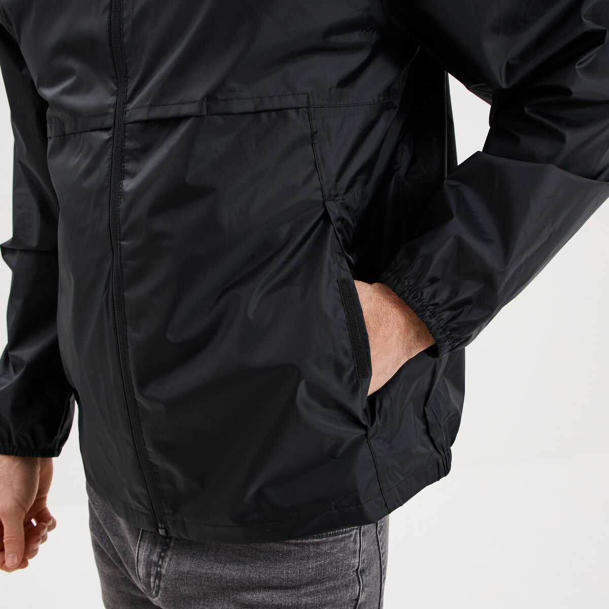 Veste coupe-vent imperm&eacute;able &agrave; capuche noir mixte