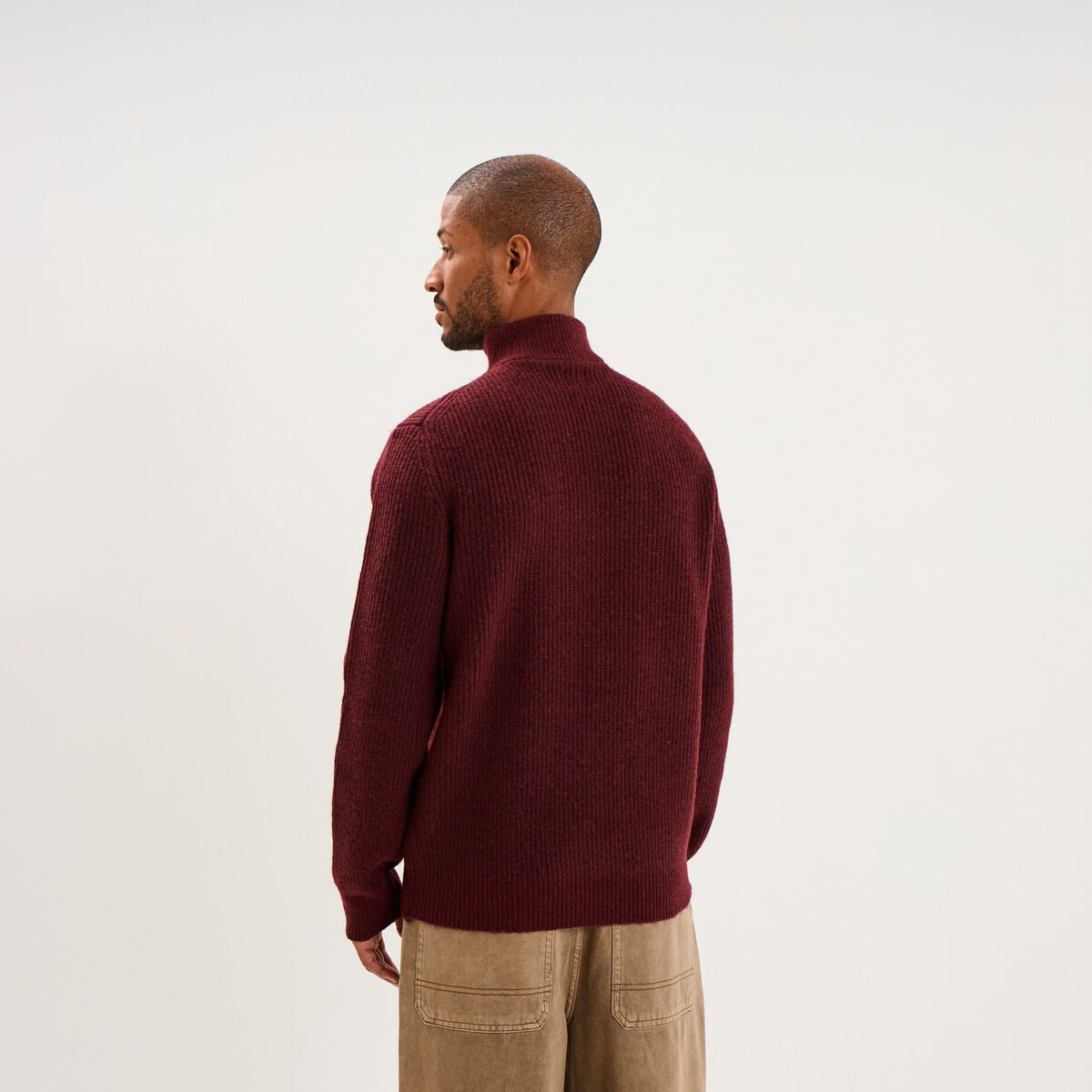 Pull avec col camionneur c&ocirc;tel&eacute; prune homme