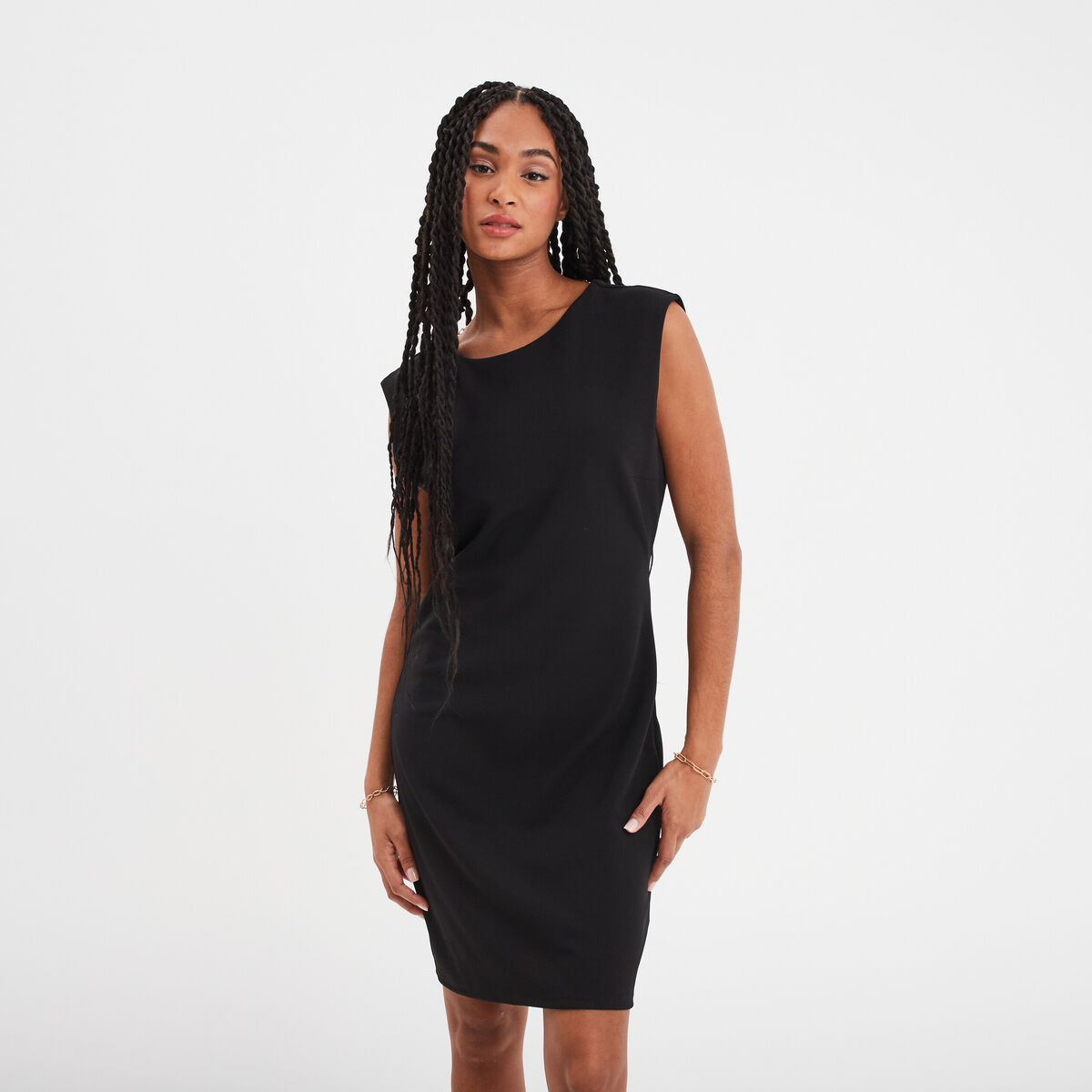 Robe courte dos ouvert avec bijou noir femme