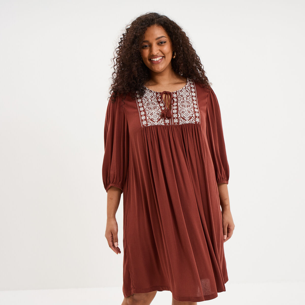 Robe fluide buste brod&eacute;e marron cognac femme grande taille