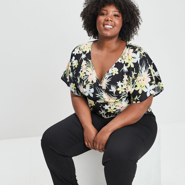 blouse manches courtes col cache coeur noir femmegt Blouse manches courtes col cache-coeur noir femme grande taille